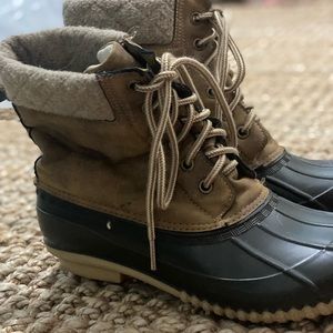 Duck boots- GREAT CONDITION( perfect for rain and snow)